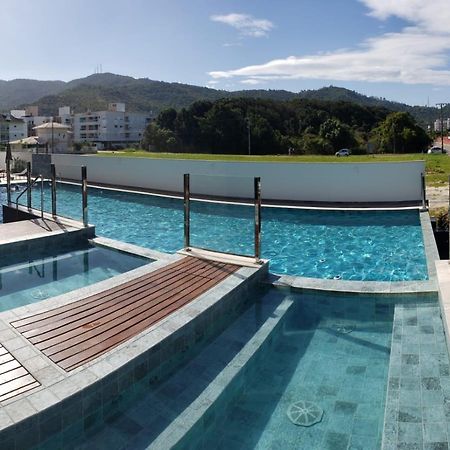 Cobertura Velejar Em Condominio Clube - Com Area De Lazer ゴヴェルナドール・セウソ・ラーモス エクステリア 写真