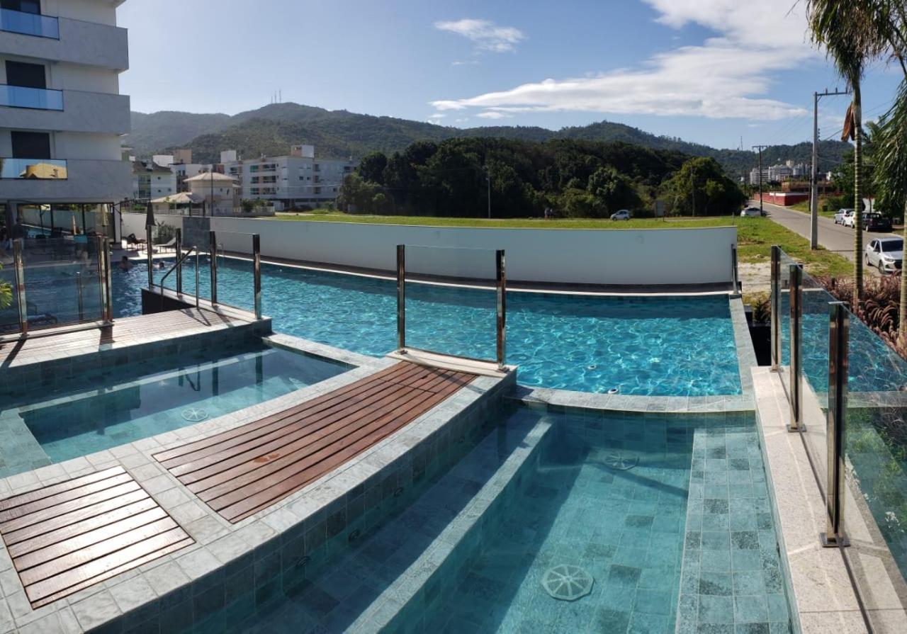 Cobertura Velejar Em Condominio Clube - Com Area De Lazer ゴヴェルナドール・セウソ・ラーモス エクステリア 写真